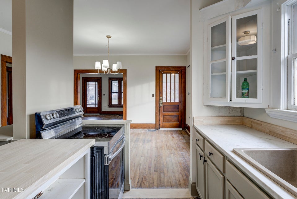 Photo #18: 1027 Elm Avenue