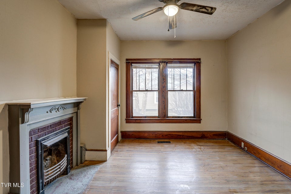 Photo #24: 1027 Elm Avenue