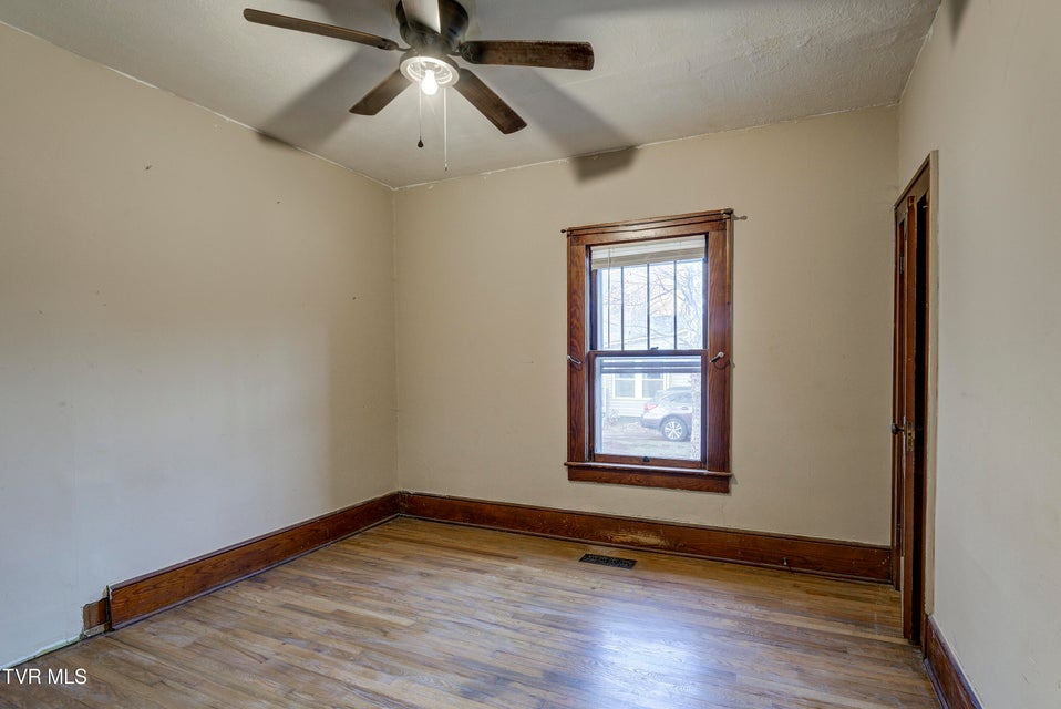 Photo #27: 1027 Elm Avenue