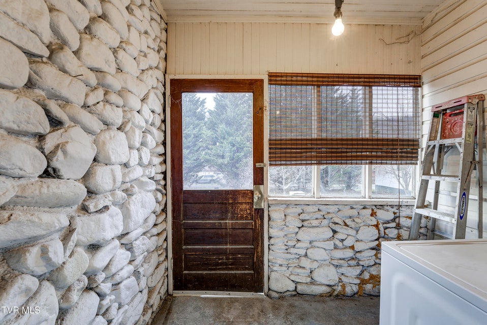 Photo #31: 1027 Elm Avenue