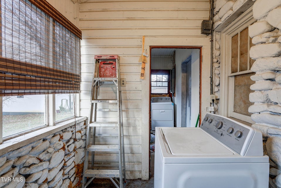 Photo #32: 1027 Elm Avenue