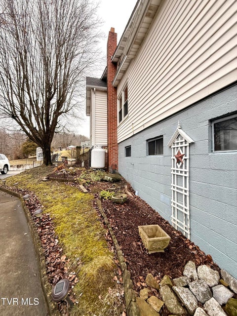 Photo #17: 720 Front Street