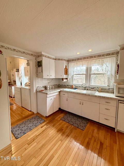 Photo #50: 720 Front Street