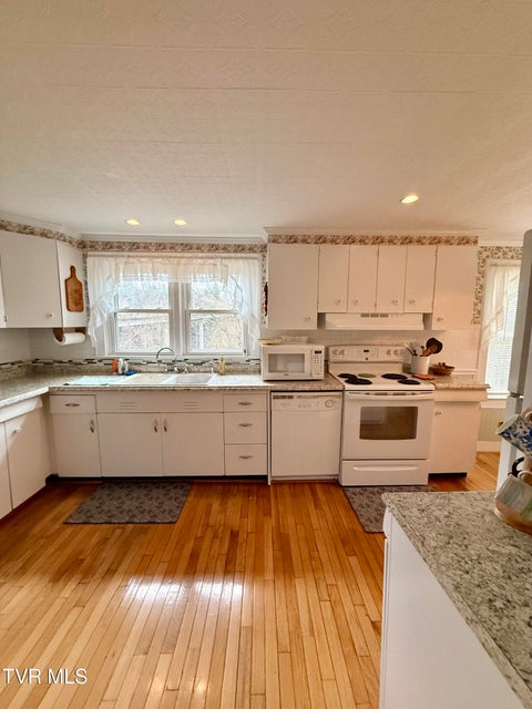 Photo #51: 720 Front Street