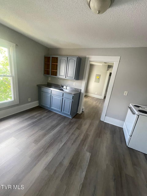 Photo #4: 305 Montgomery Street