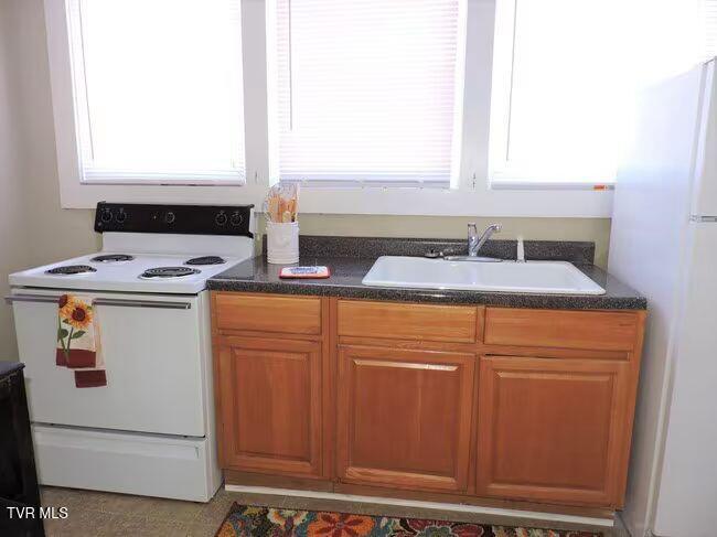 Photo #8: 305 Montgomery Street