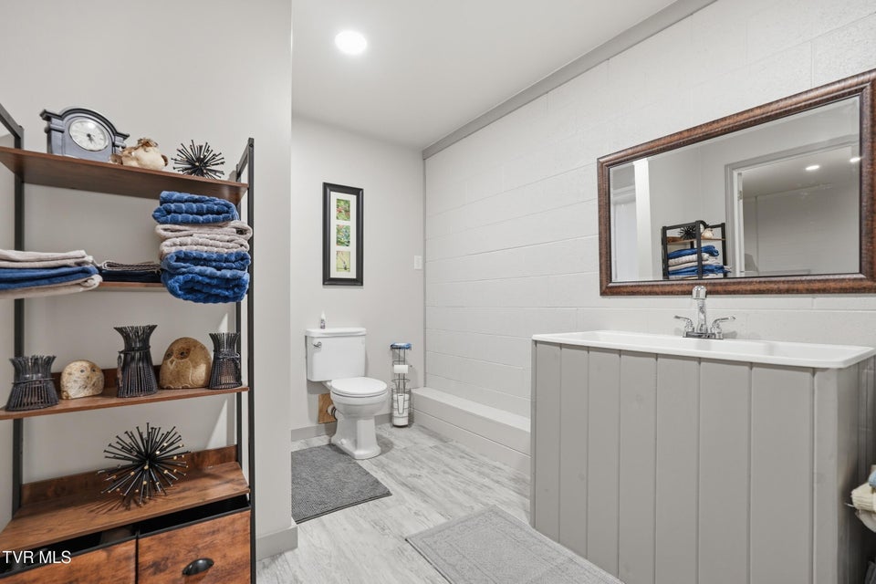 Photo #38: 910 Kitchen Branch Road