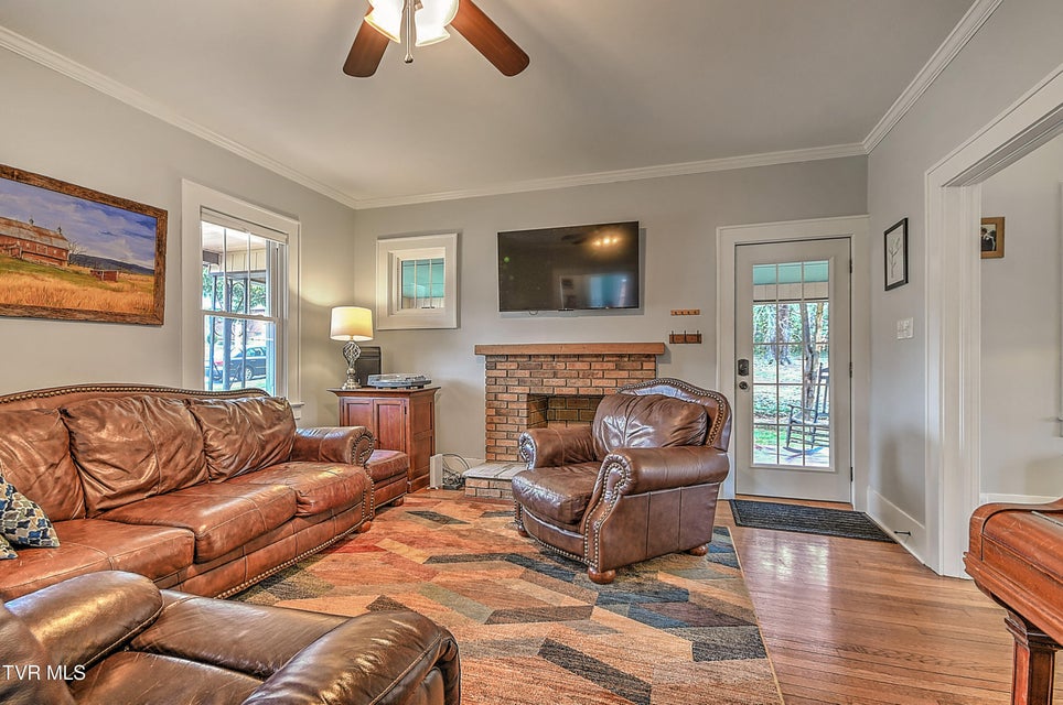 Photo #4: 722 Lawrence Avenue