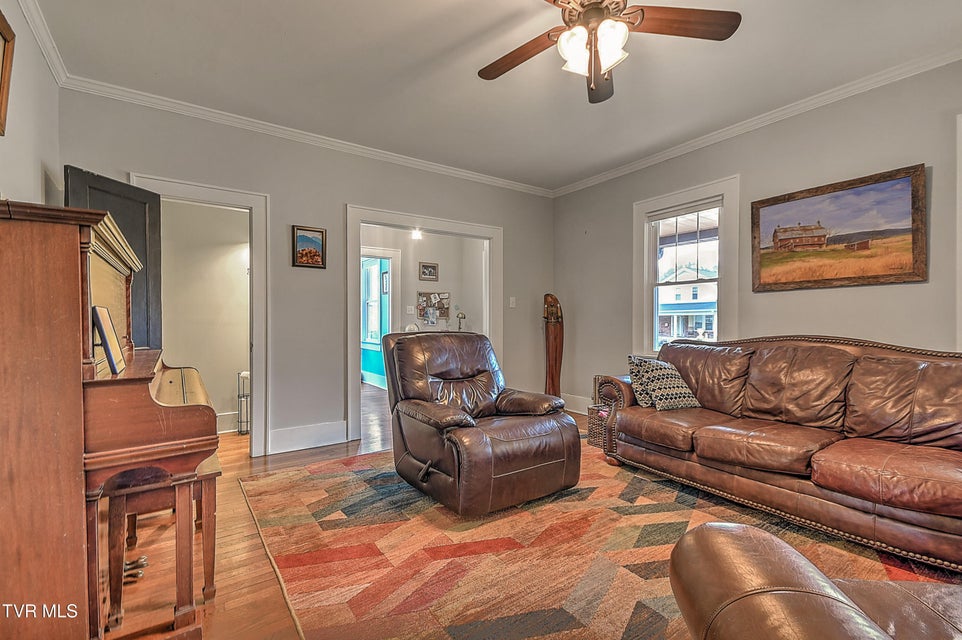 Photo #5: 722 Lawrence Avenue