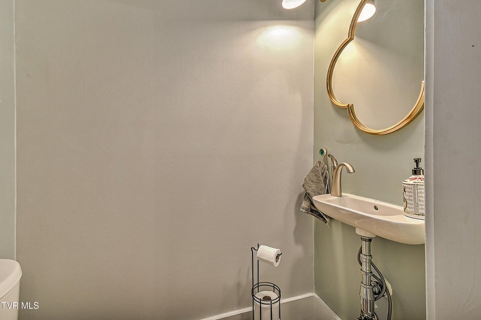 Photo #6: 722 Lawrence Avenue