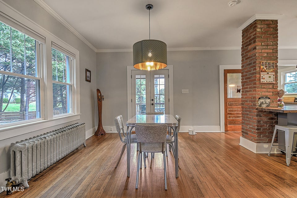 Photo #7: 722 Lawrence Avenue