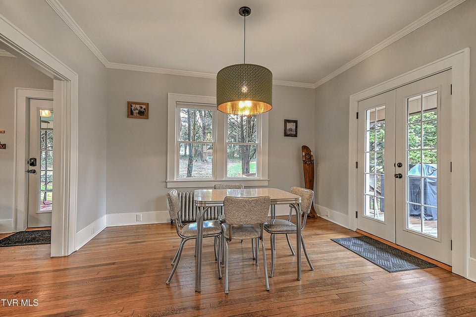 Photo #9: 722 Lawrence Avenue