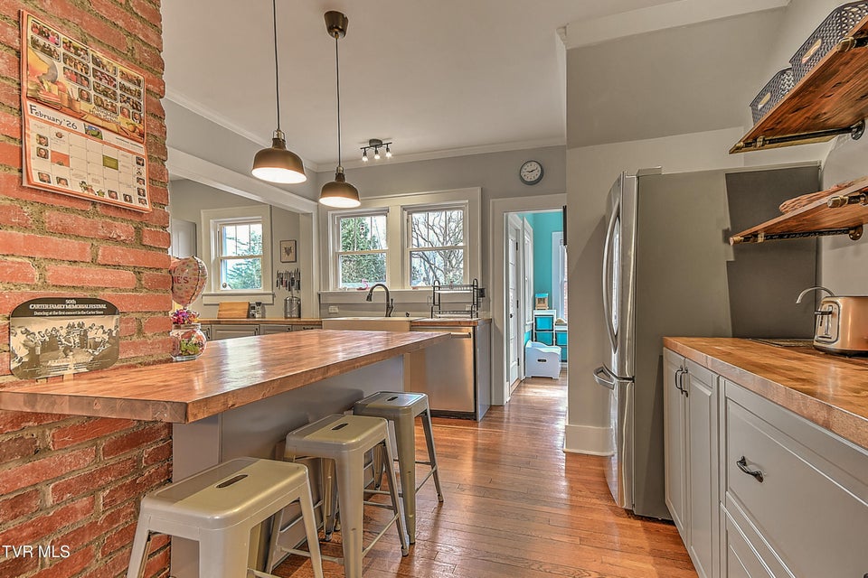 Photo #12: 722 Lawrence Avenue