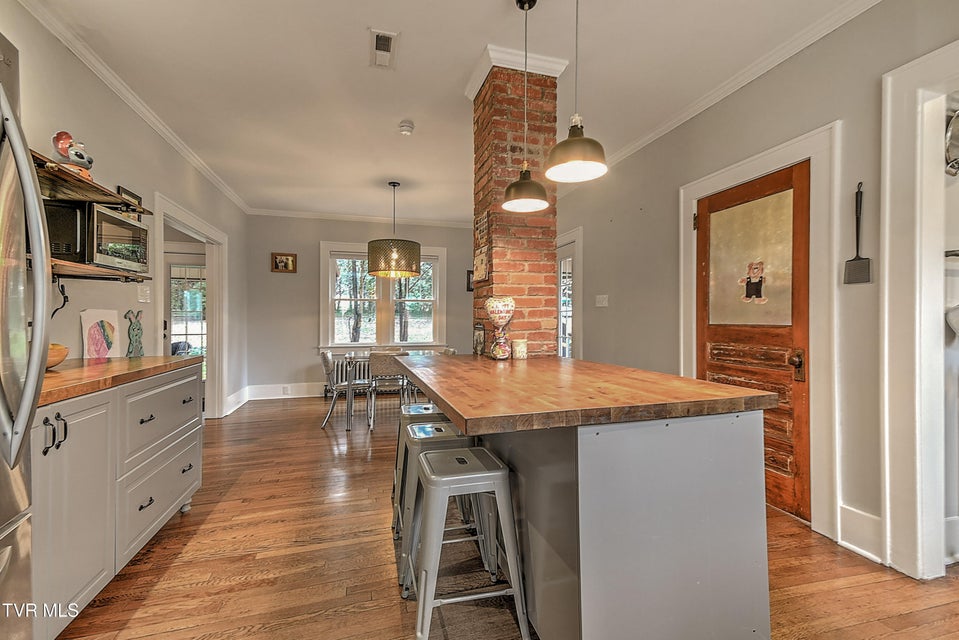 Photo #13: 722 Lawrence Avenue