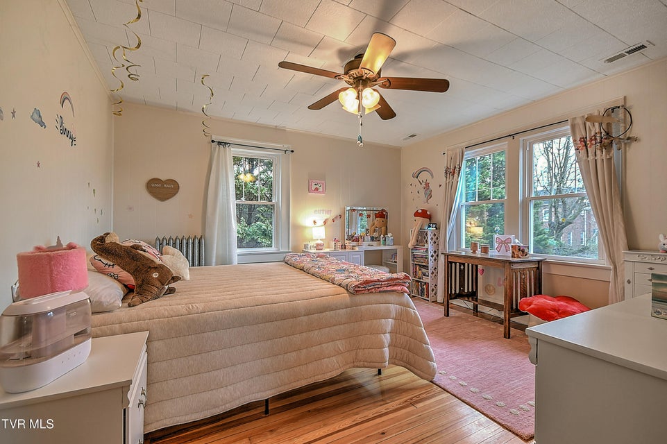 Photo #21: 722 Lawrence Avenue