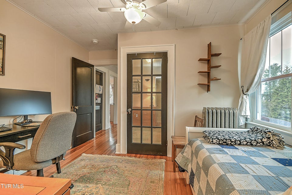 Photo #27: 722 Lawrence Avenue