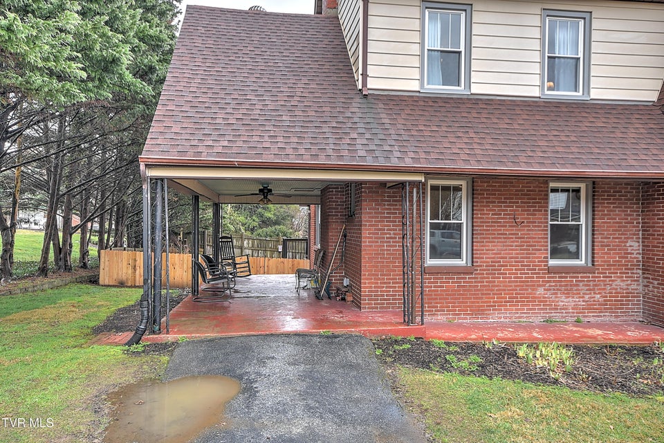 Photo #32: 722 Lawrence Avenue