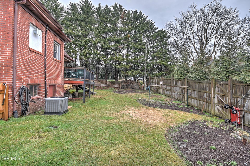 Photo #33: 722 Lawrence Avenue