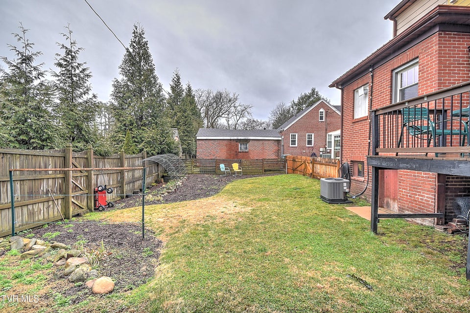 Photo #37: 722 Lawrence Avenue