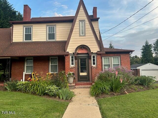 Photo #41: 722 Lawrence Avenue