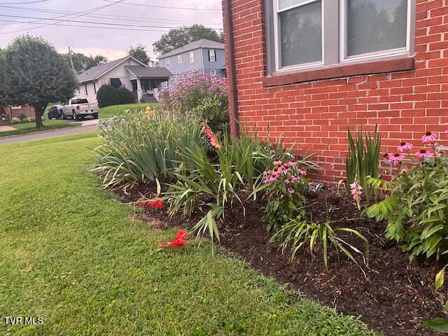 Photo #52: 722 Lawrence Avenue