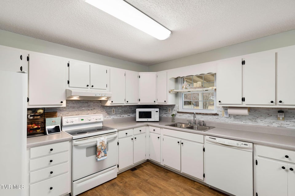 Photo #17: 605 Old Snapps Ferry Road