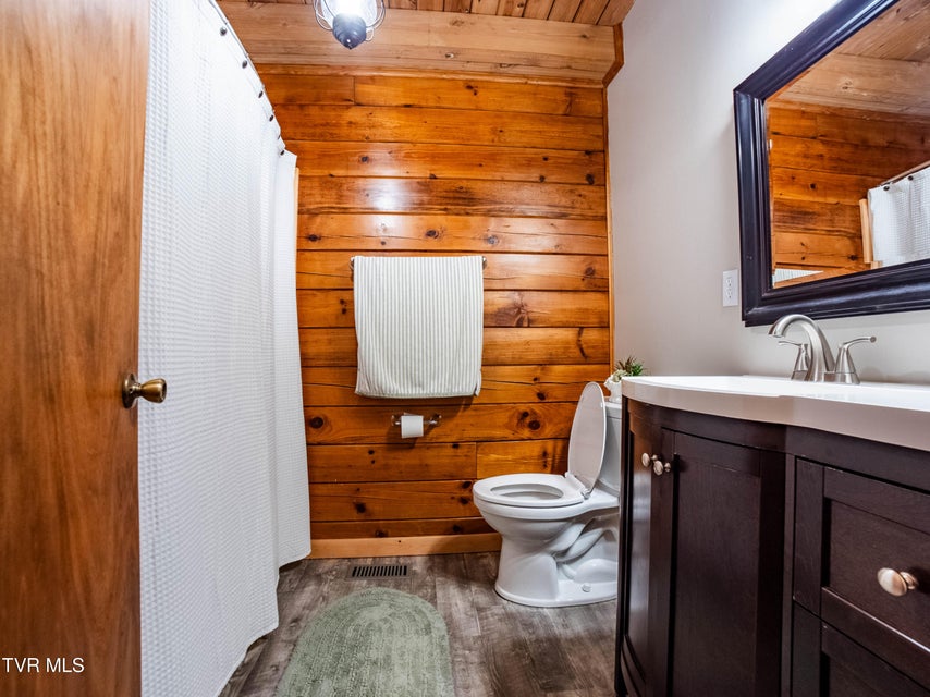 Photo #16: 261 Eedmont Court