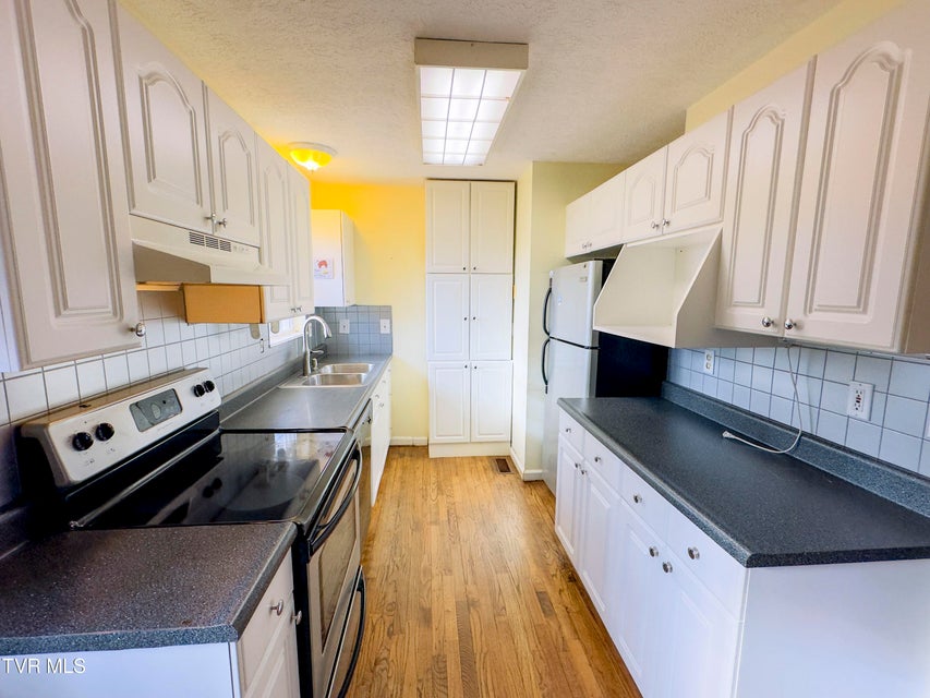 Photo #8: 978 Beechwood Drive