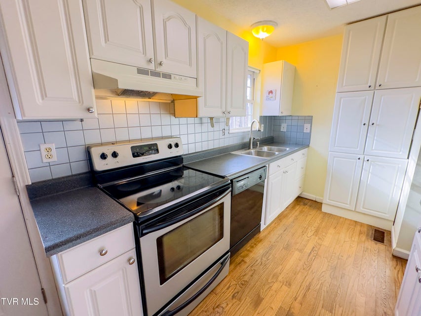 Photo #9: 978 Beechwood Drive