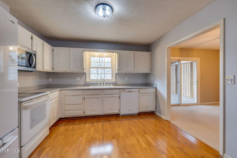 Photo #11: 2809 Oak Cliff Court