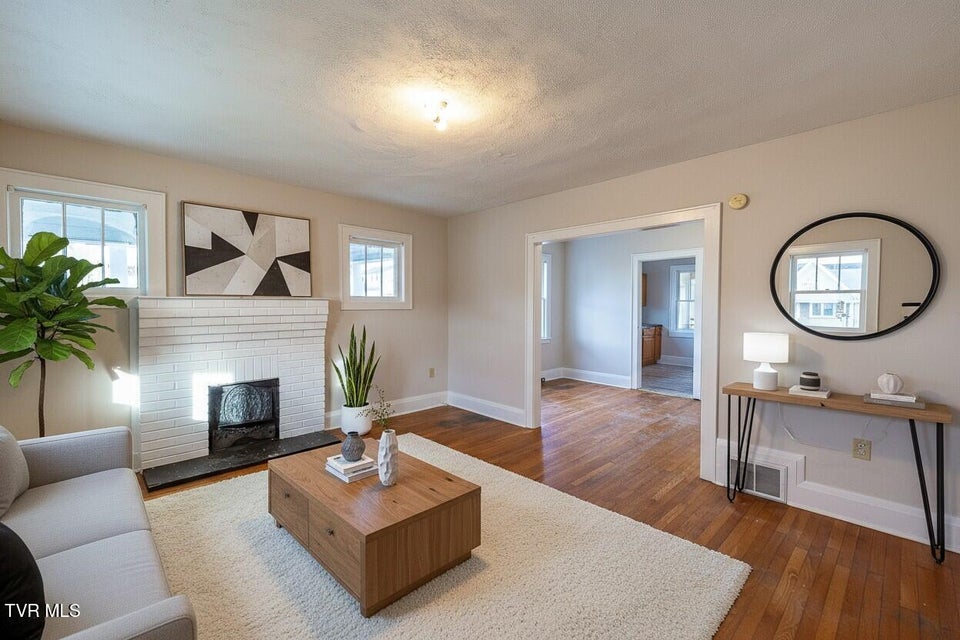 Photo #3: 1601 Edgemont Avenue