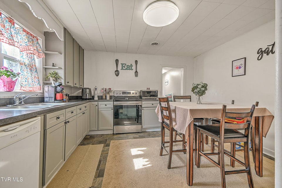 Photo #16: 2632 Pearl Street