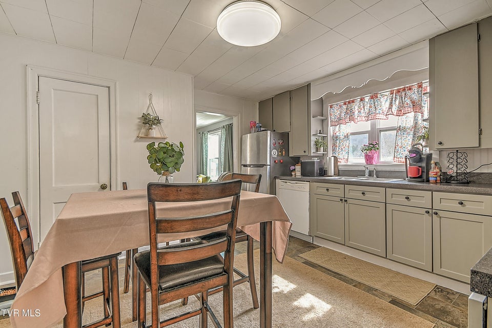 Photo #18: 2632 Pearl Street