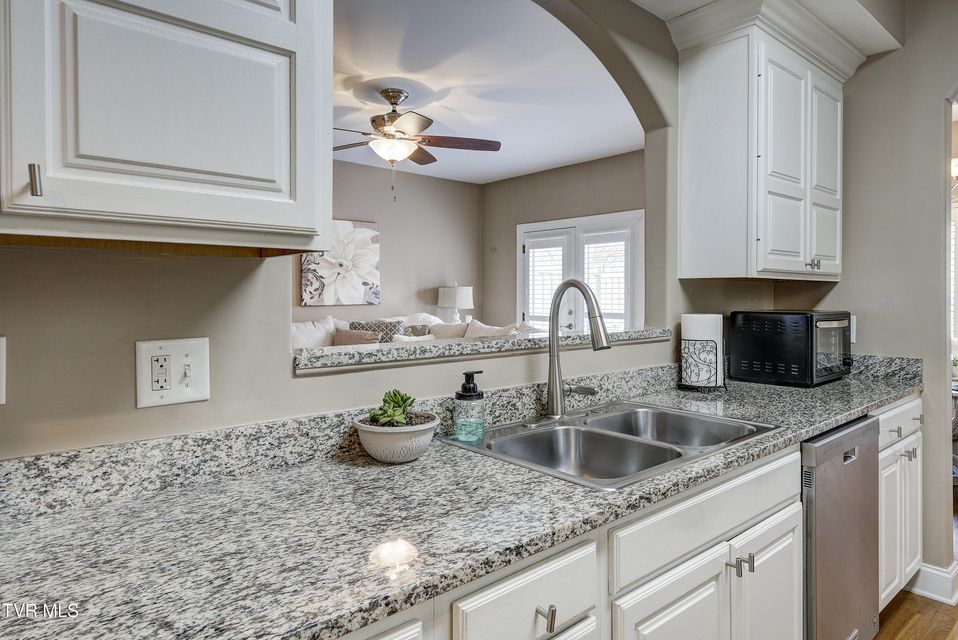 Photo #17: 266 Westshore Pointe 