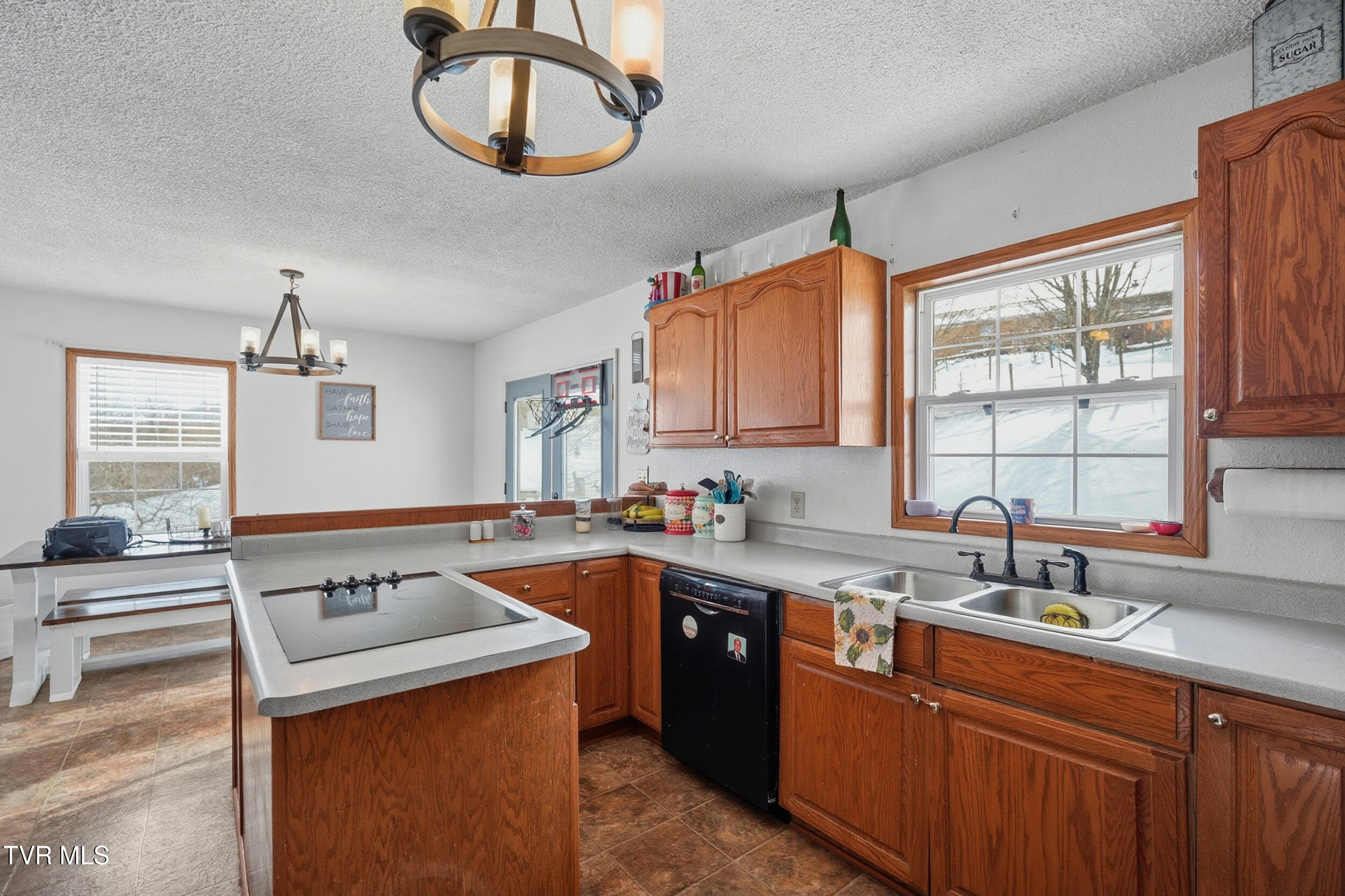 Photo #11: 117 Middle Avenue