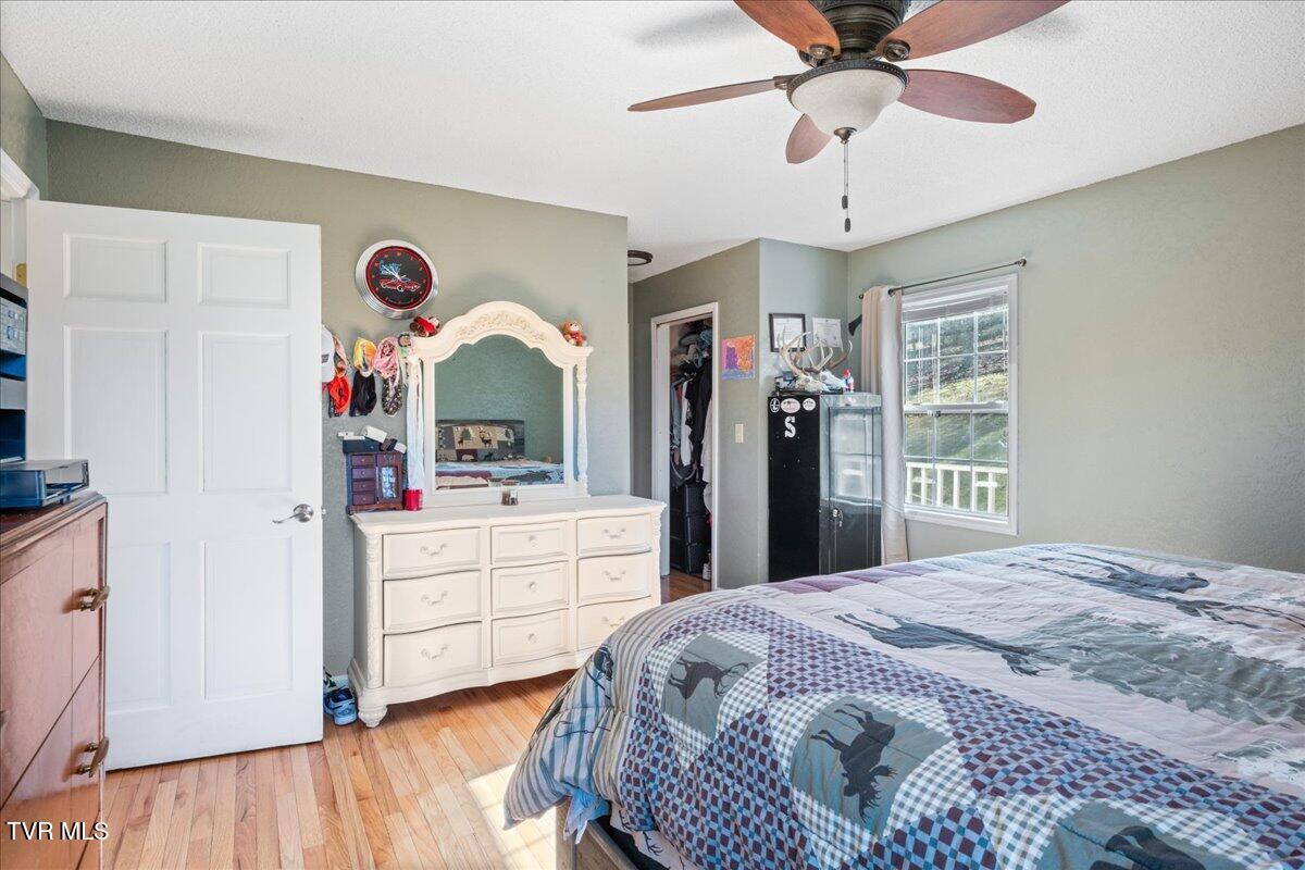 Photo #24: 117 Middle Avenue