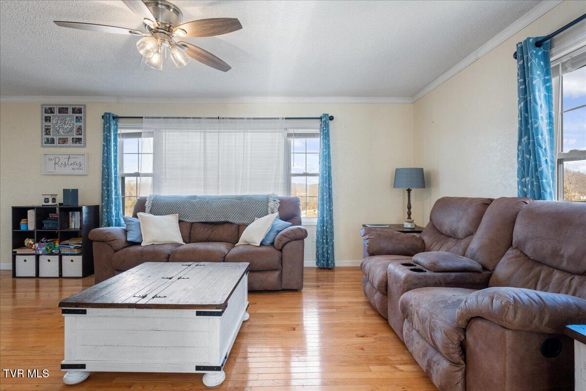 Photo #29: 117 Middle Avenue