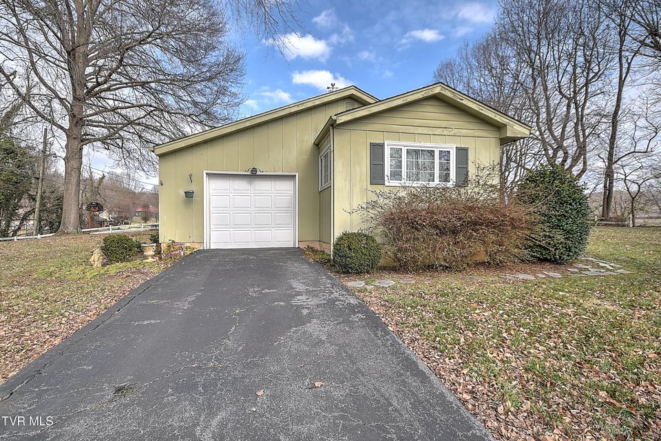 Photo #3: 204 Exeter Lane