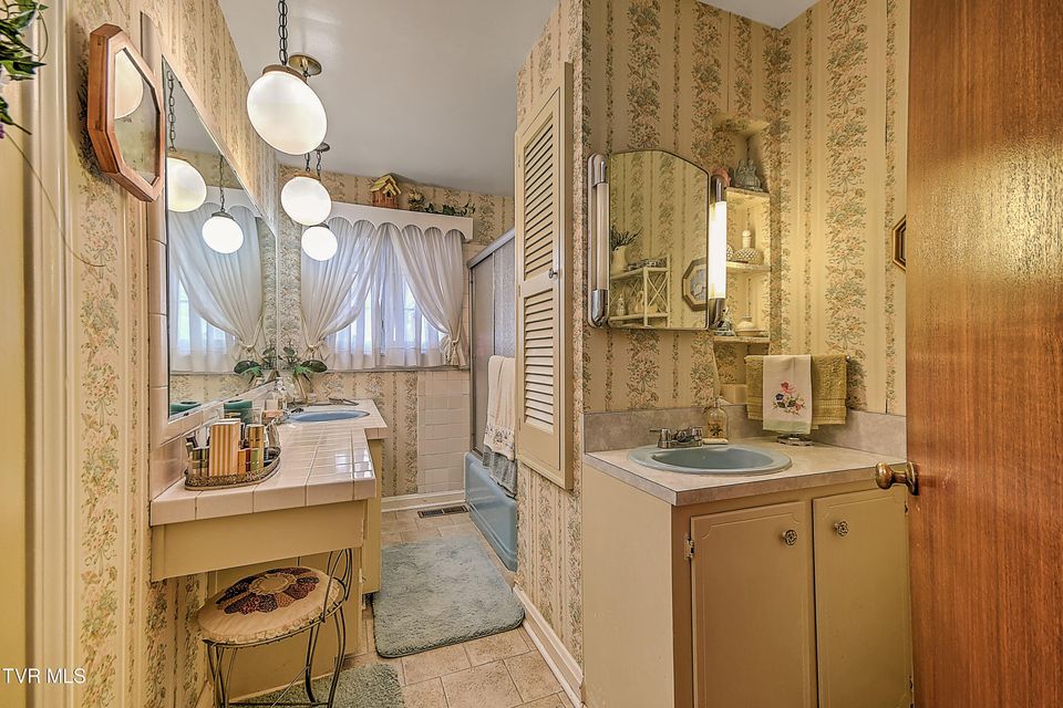 Photo #37: 204 Exeter Lane