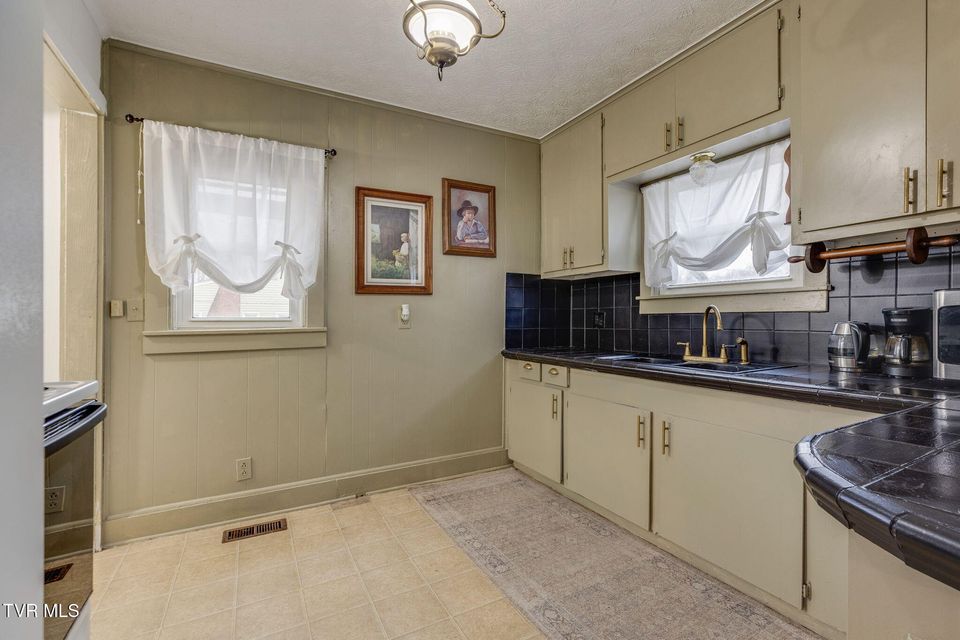 Photo #10: 1802 Washington Avenue