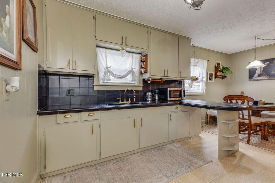 Photo #34: 1802 Washington Avenue