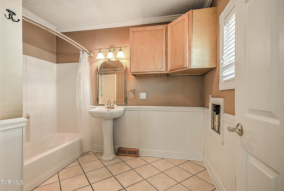 Photo #16: 429 Love Street