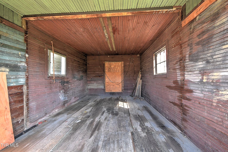 Photo #33: 429 Love Street