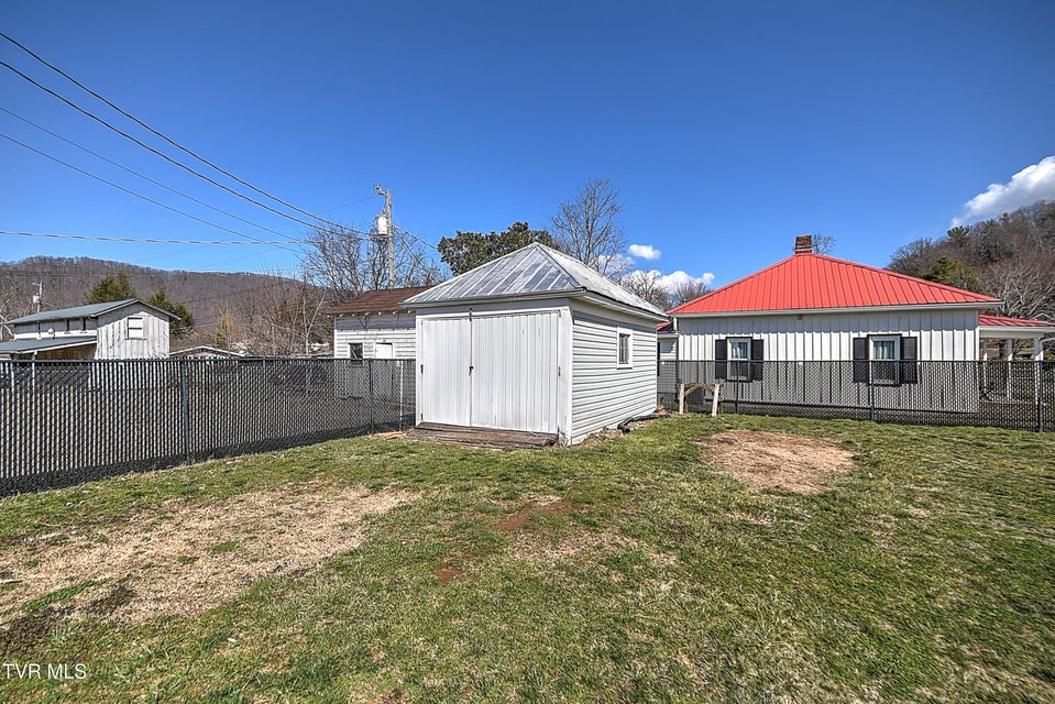 Photo #32: 429 Love Street