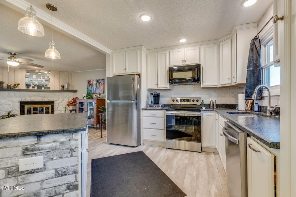 Photo #13: 1006 Olympus Circle