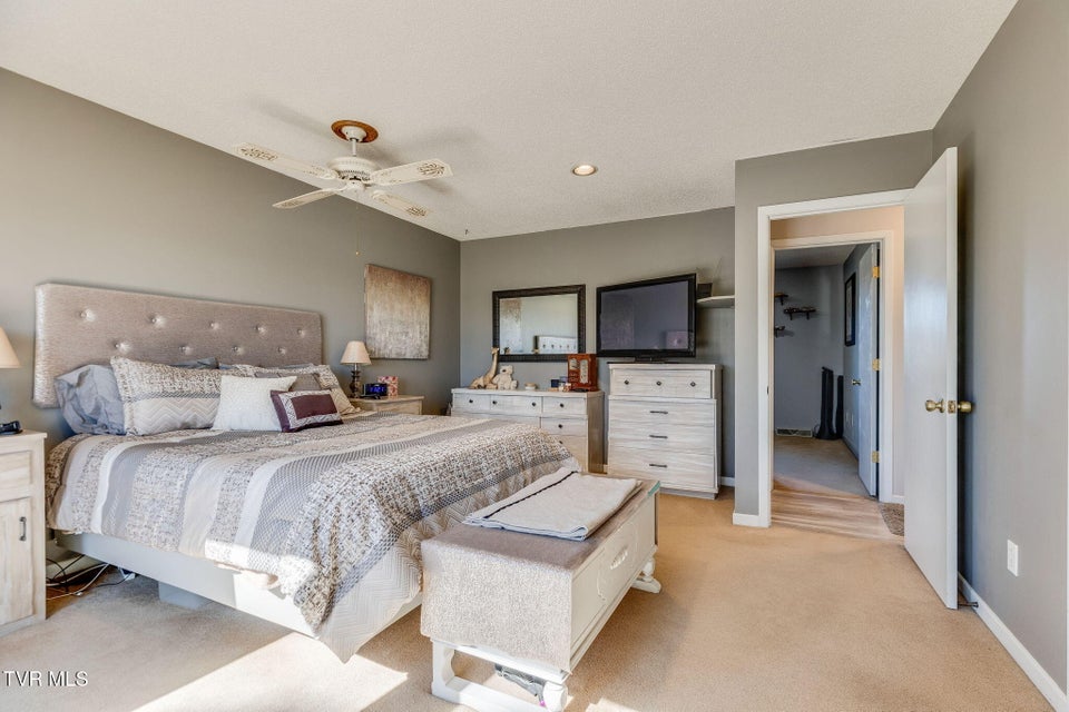 Photo #15: 1006 Olympus Circle