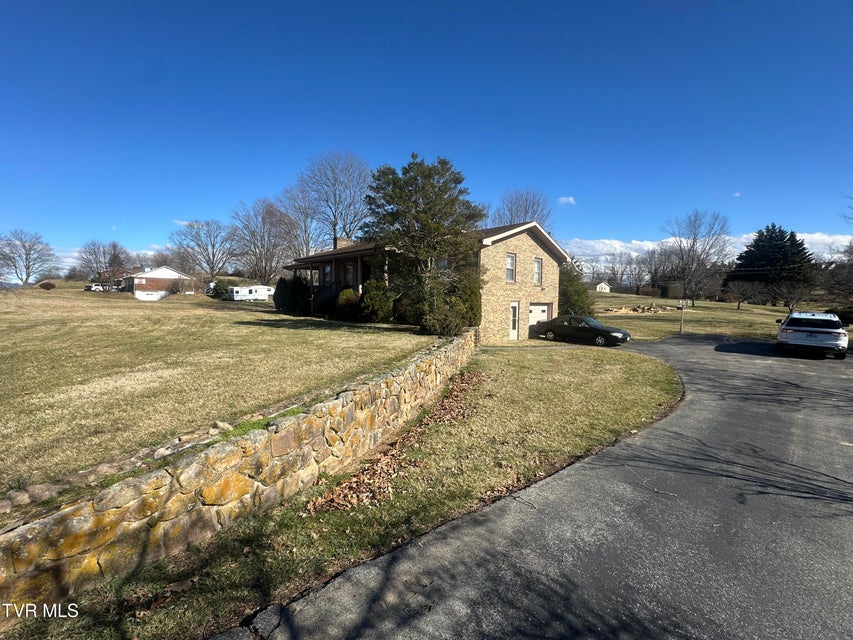 Photo #4: 533 Monte Vista Drive