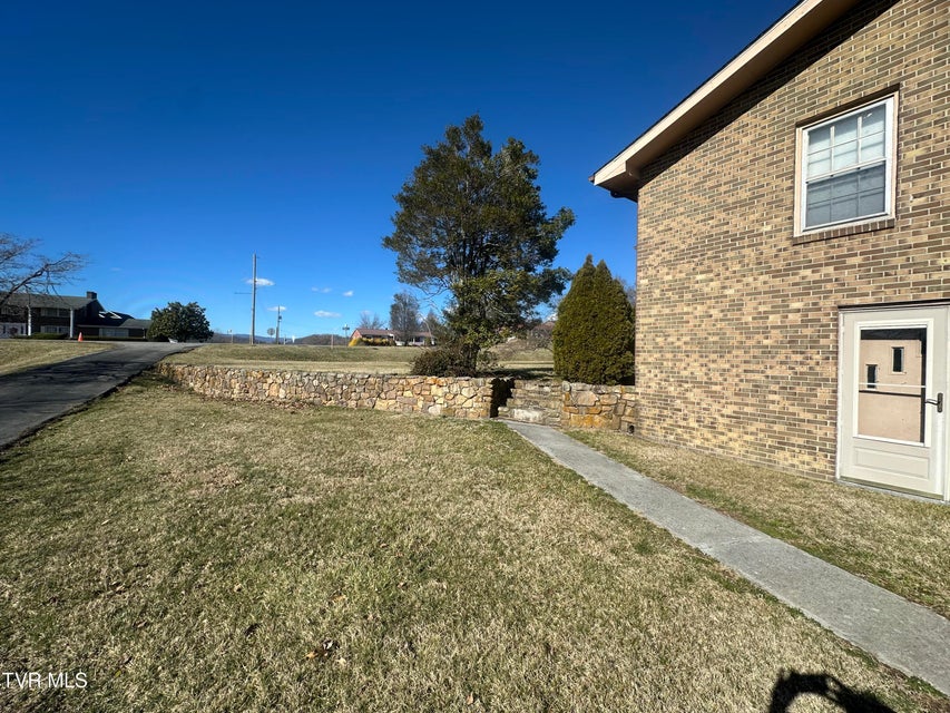 Photo #10: 533 Monte Vista Drive