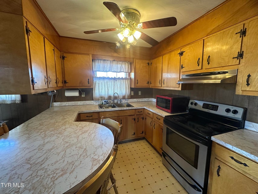 Photo #26: 533 Monte Vista Drive