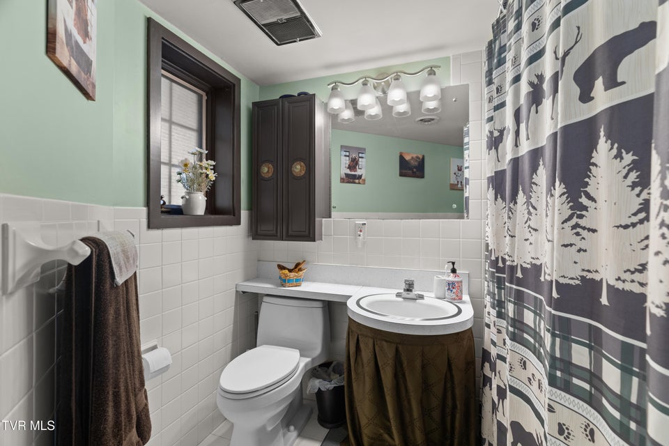 Photo #15: 1824 Oriole Road